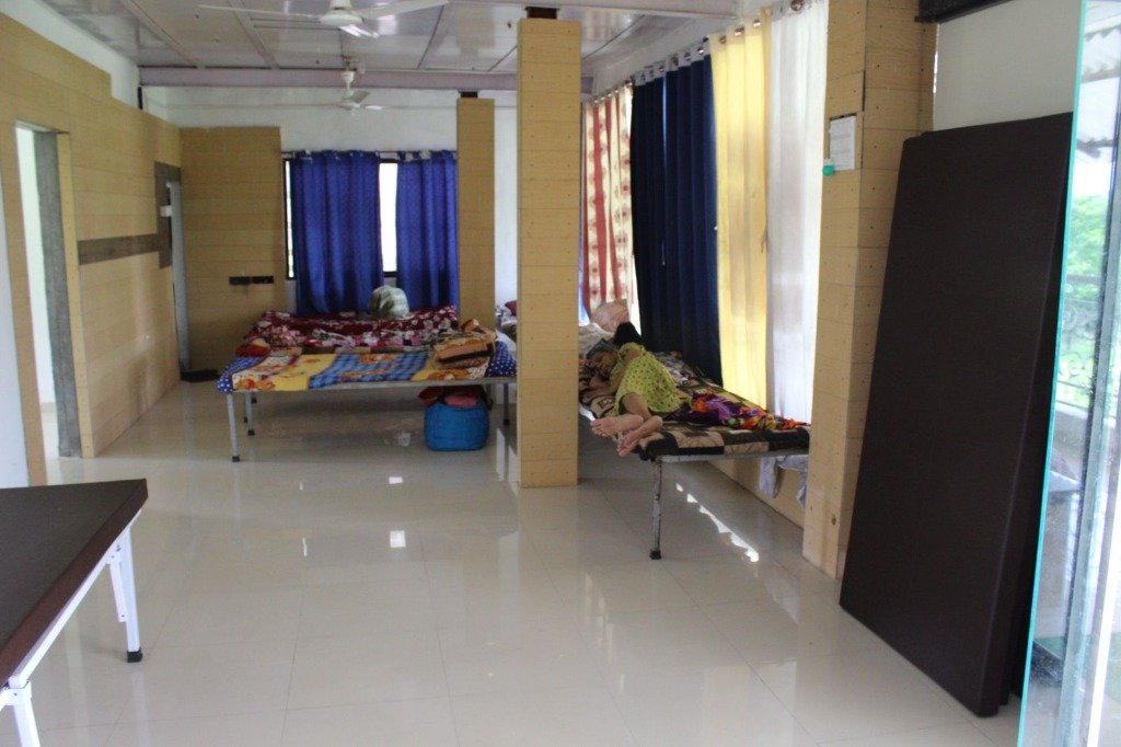 Spacious Clean Living Hall